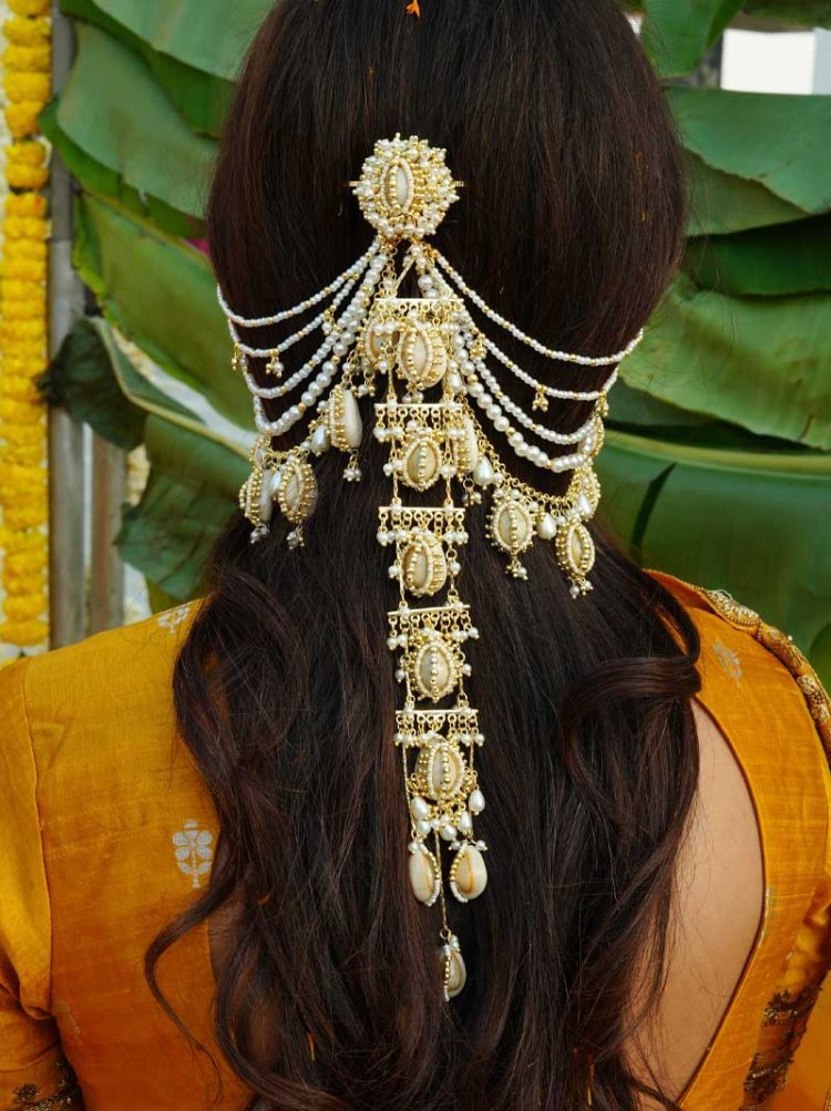 Must-Have Hair Accessories for Bride – From Buns to Braids