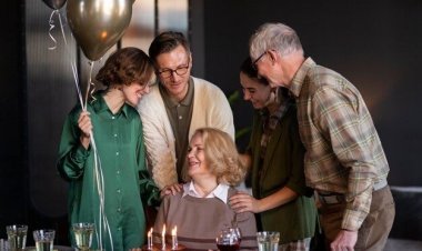 75th Birthday Gift Ideas for Wife in India That Show Your Deepest Love