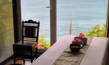 The Psychology of Touch: Why Human Contact Matters in Spa Therapy