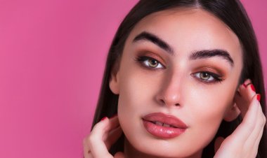 Stunning Soft Pink Lip Gloss Makeup Ideas for Any Occasion
