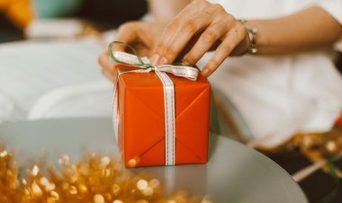 How to Choose a Gift for Someone Who Has Everything