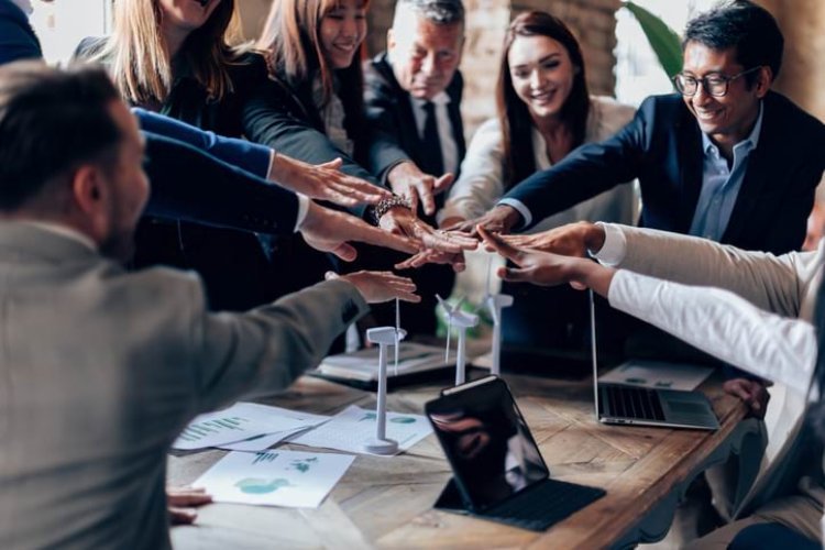 Creative Ways Businesses Celebrate Employee Achievements